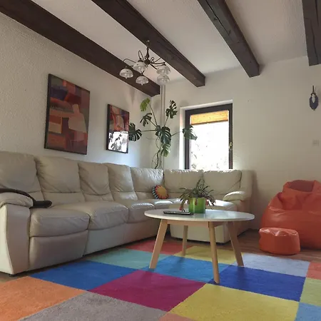 Apartment Hisa Pod Lipo *